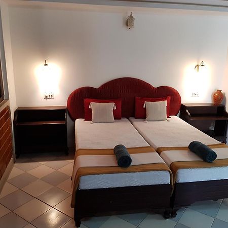 Kairali Palace Home Stay เทกคาดี ภายนอก รูปภาพ