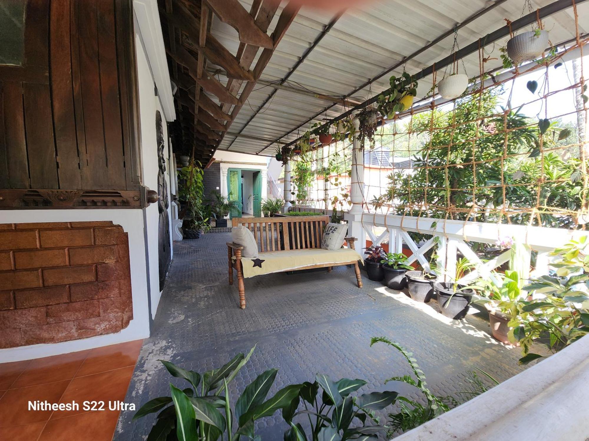 Kairali Palace Home Stay เทกคาดี ภายนอก รูปภาพ