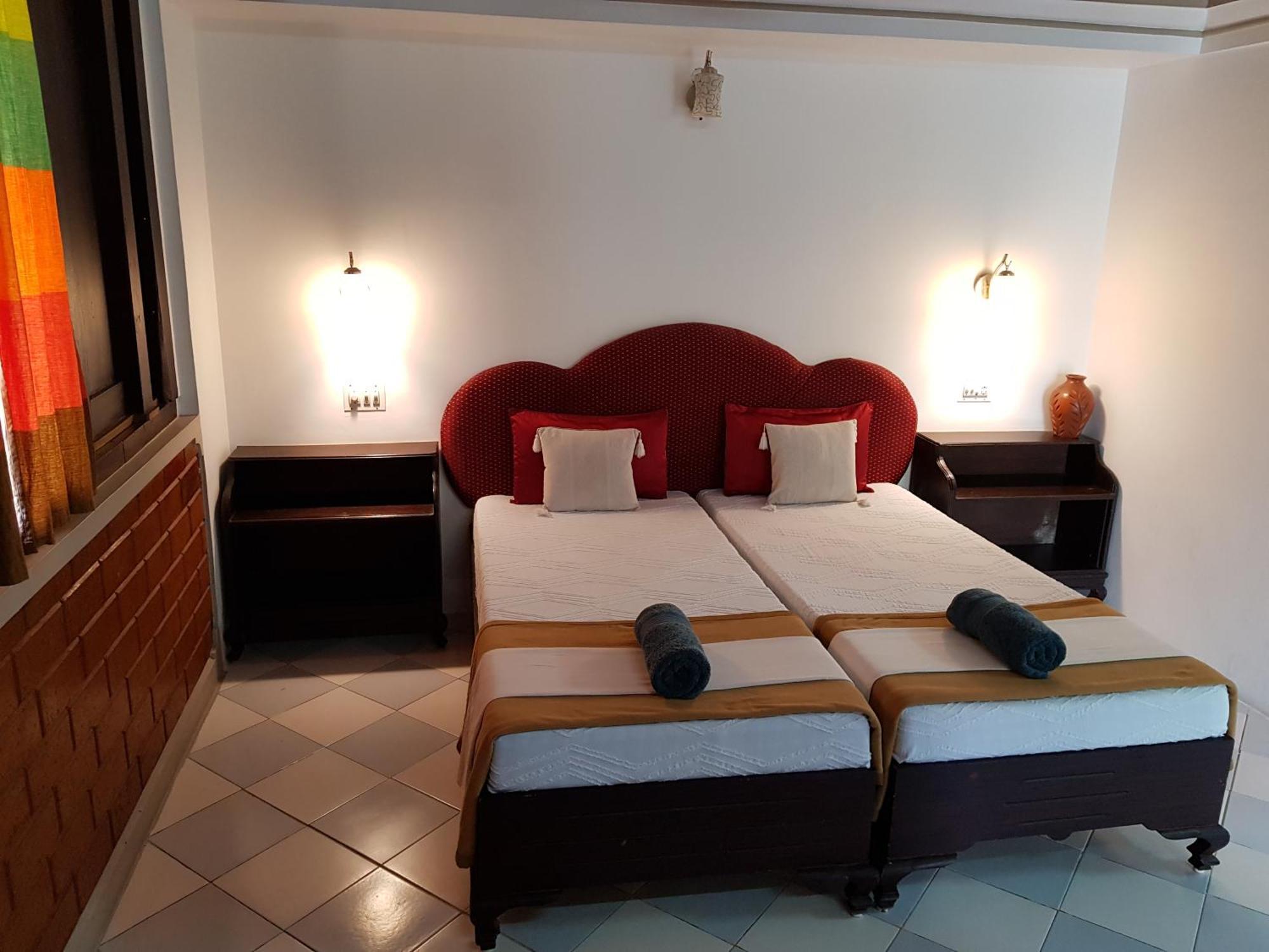 Kairali Palace Home Stay เทกคาดี ภายนอก รูปภาพ