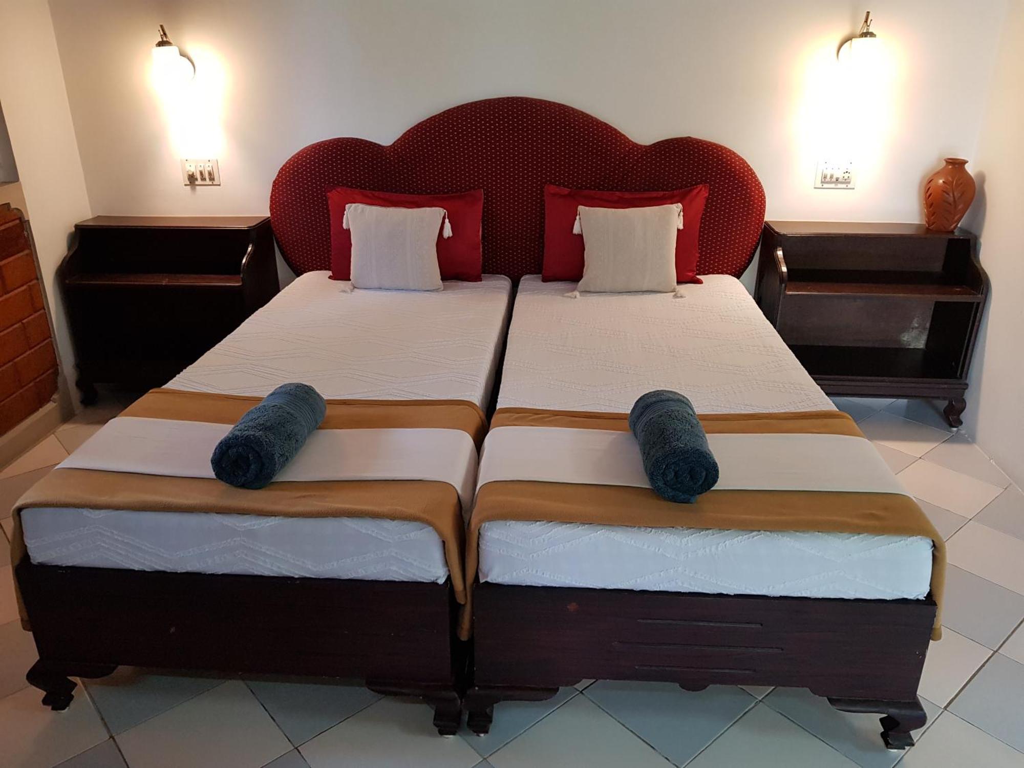 Kairali Palace Home Stay เทกคาดี ภายนอก รูปภาพ
