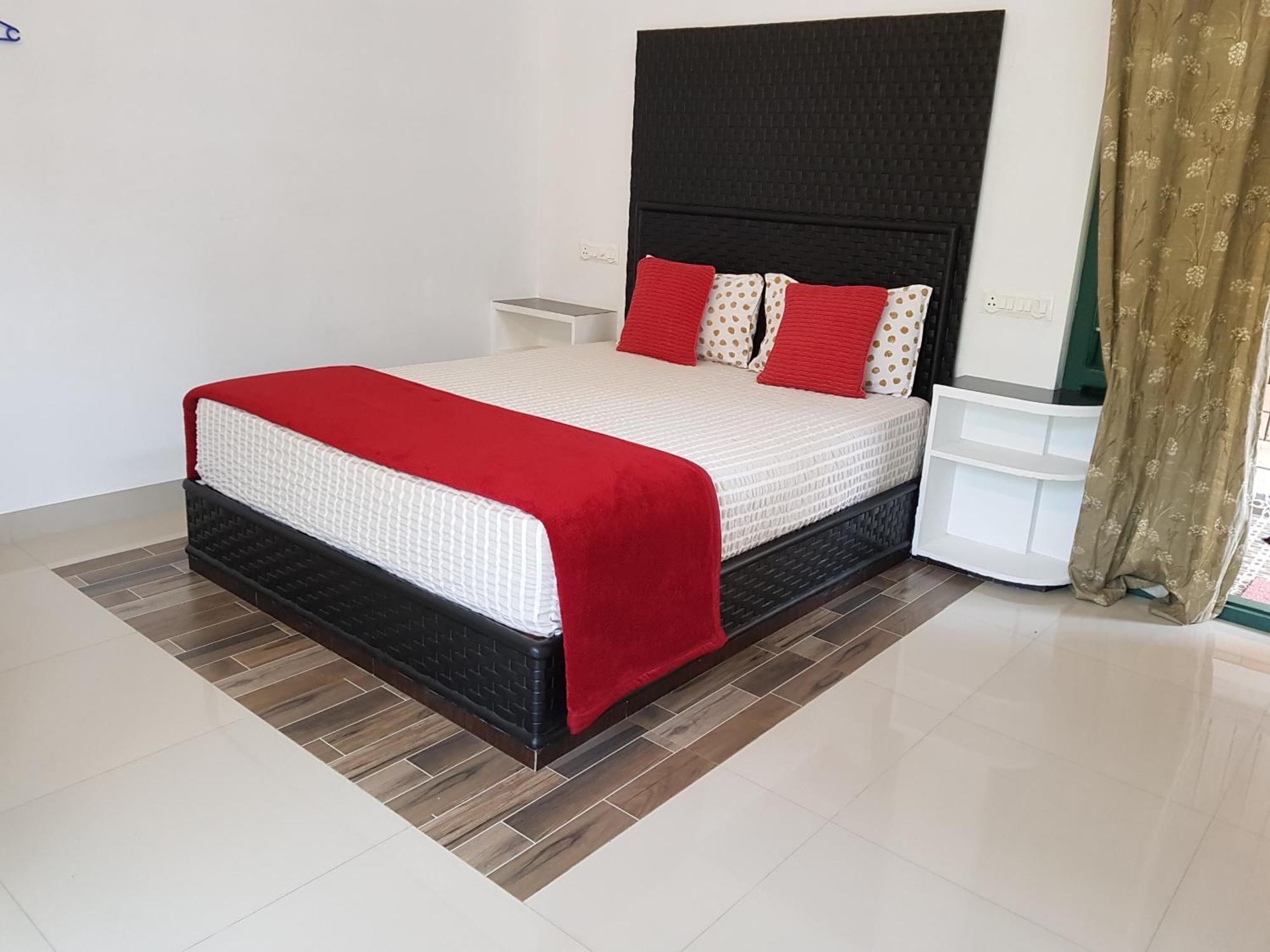 Kairali Palace Home Stay เทกคาดี ภายนอก รูปภาพ
